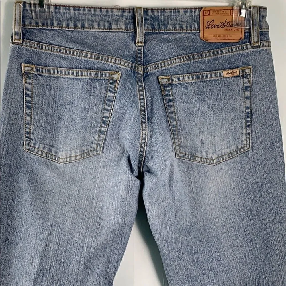 Levi’s signature Stretch Crop low rise boot cut